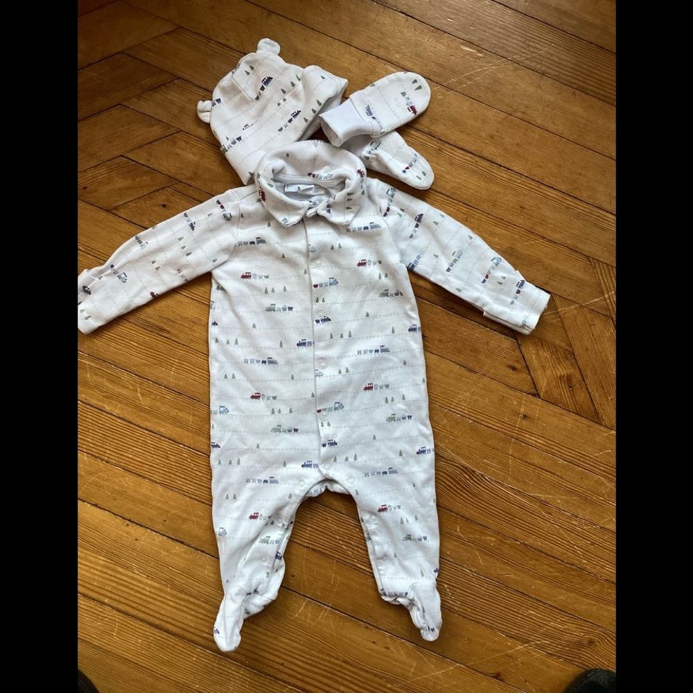 Little white company of London baby bodysuit one piece NWT w/hat,socks 3-6 M